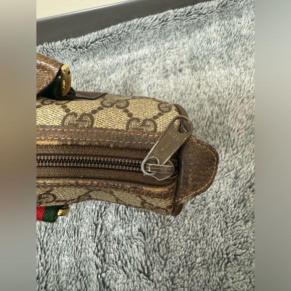 Gucci Crossbody Handbag - Picture 16 of 16